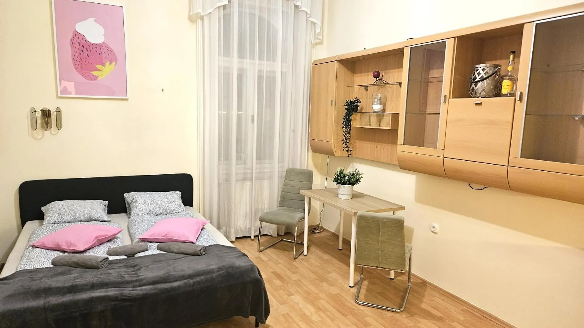 Cozy Apartment And Rooms Near Kalvin Square Budapest