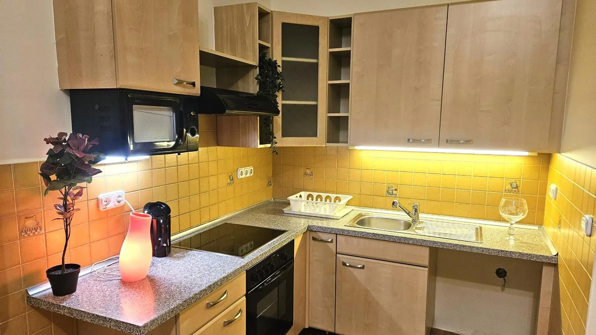 Cozy Apartment And Rooms Near Kalvin Square Budapest