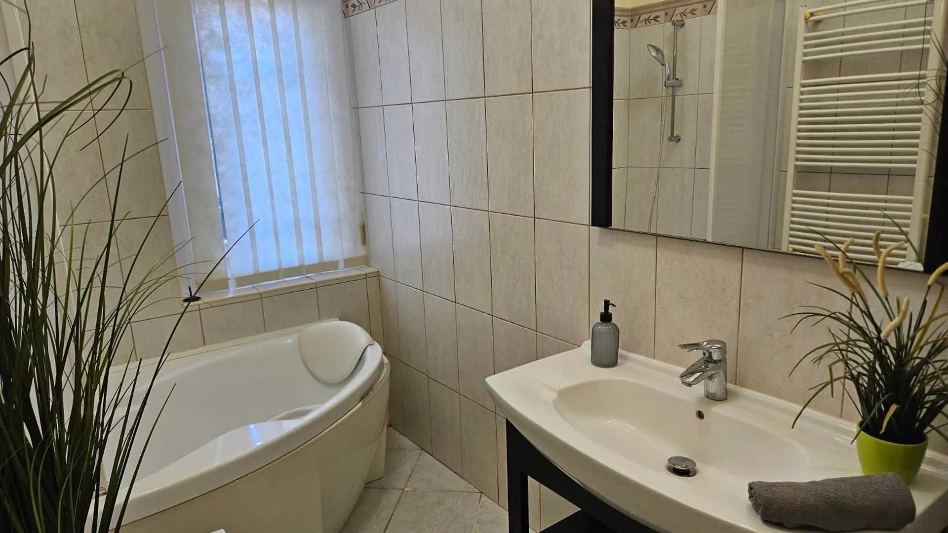 Cozy Apartment And Rooms Near Kalvin Square Budapest