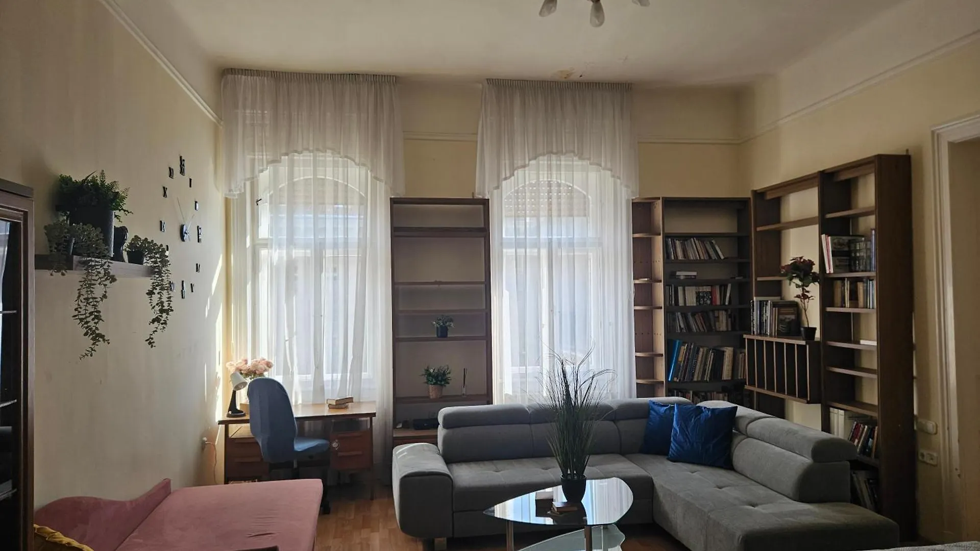 Cozy Apartment And Rooms Near Kalvin Square Budapest Hungary