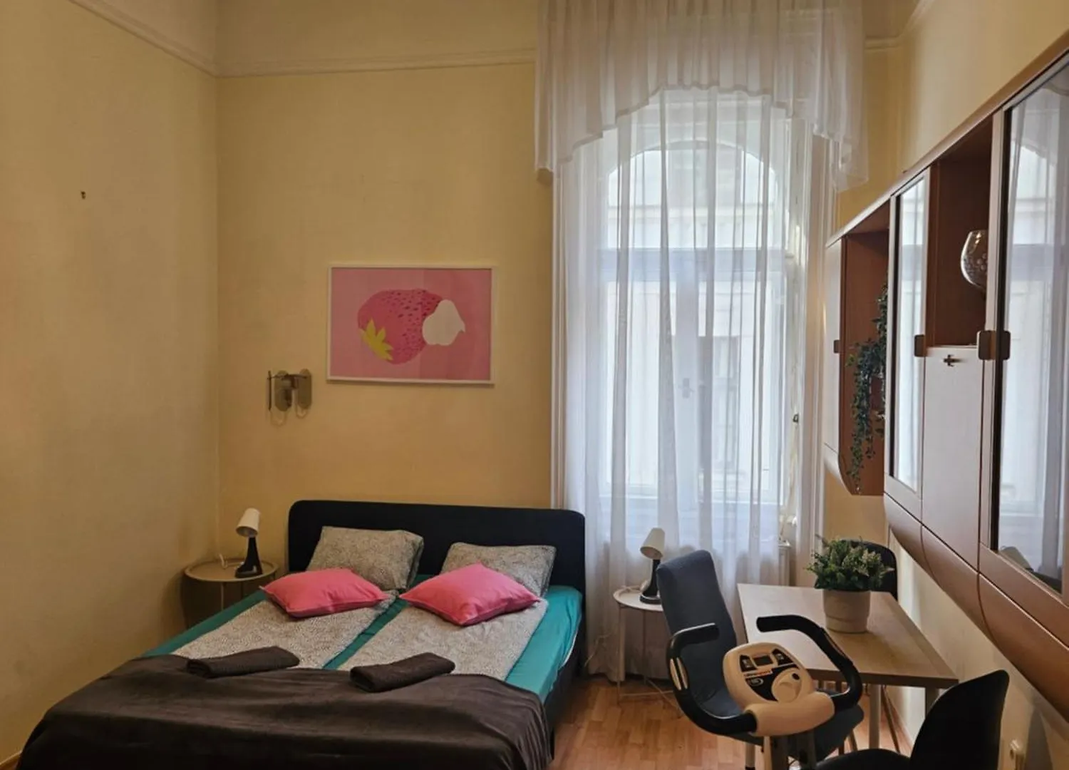 Cozy Apartment And Rooms Near Kalvin Square Budapest