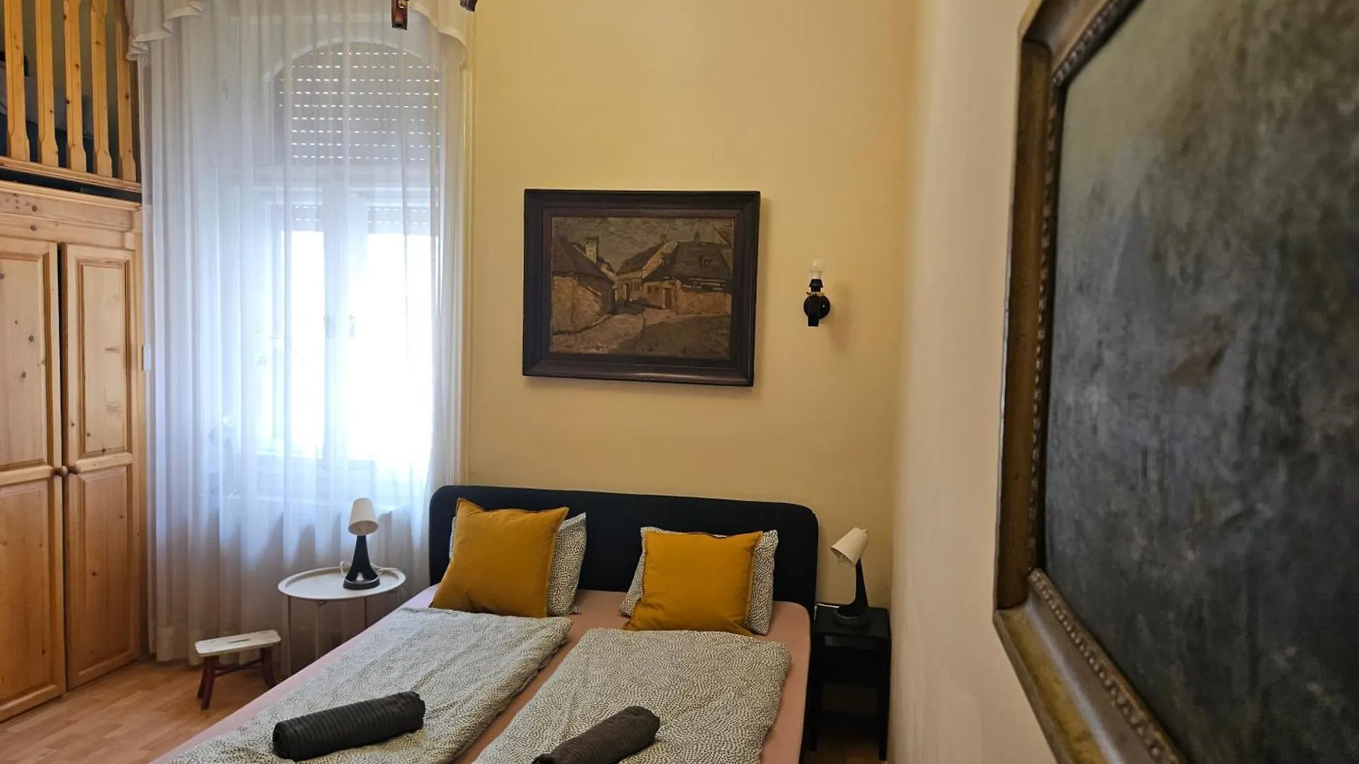 Cozy Apartment And Rooms Near Kalvin Square Budapest