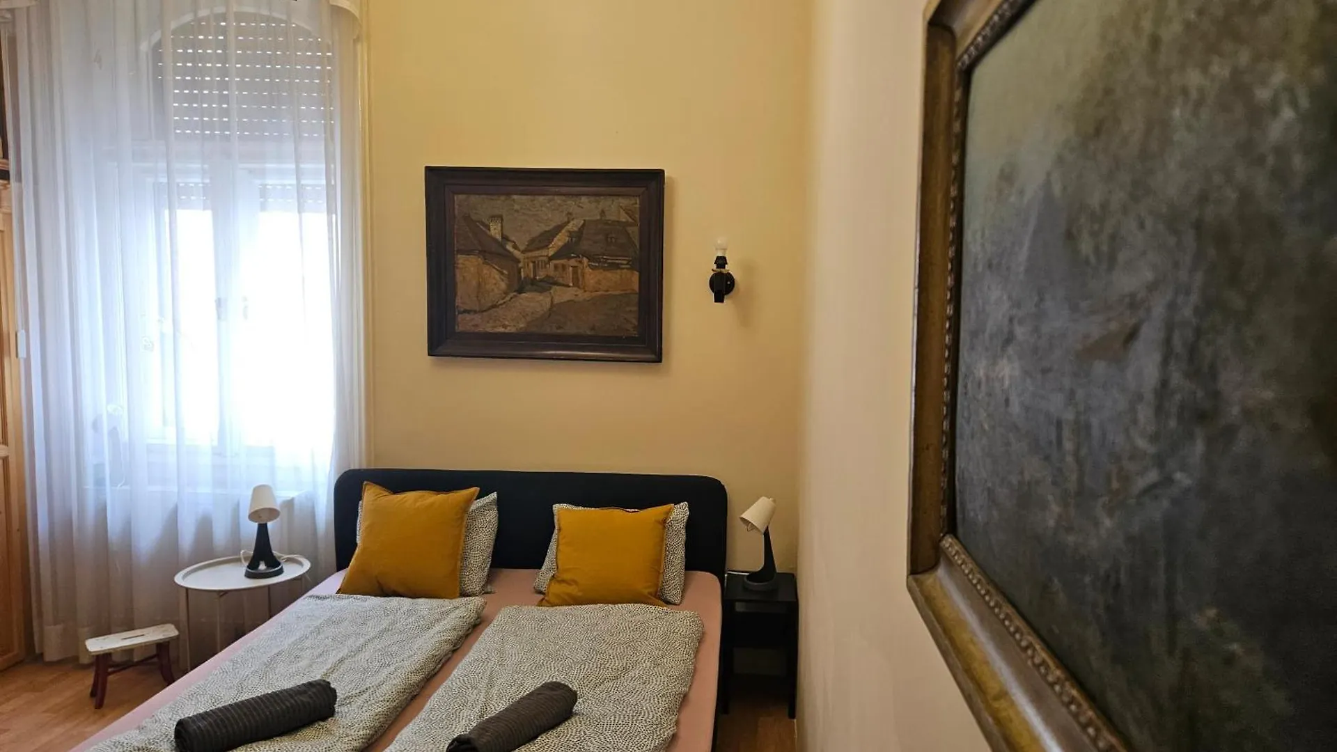 Cozy Apartment And Rooms Near Kalvin Square Budapest