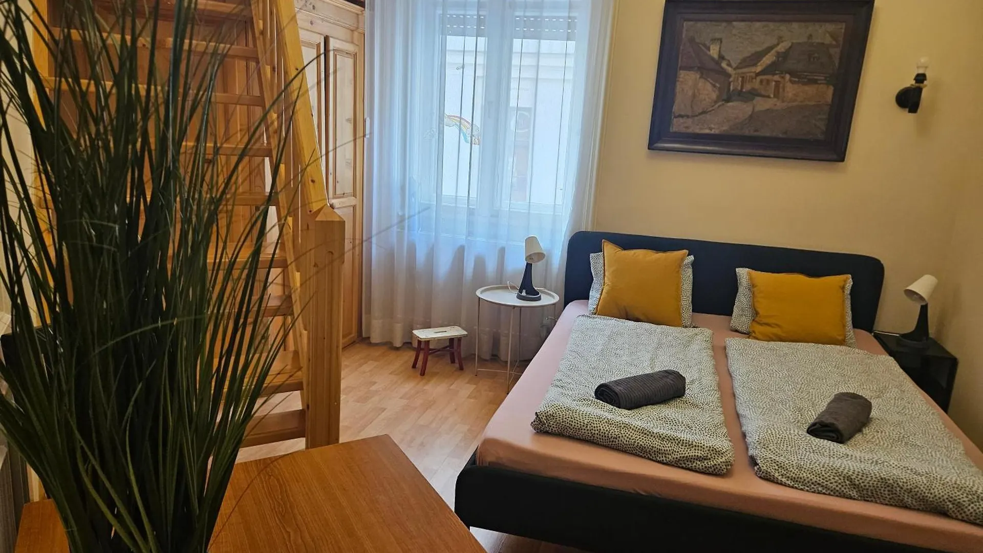 Cozy Apartment And Rooms Near Kalvin Square Budapest