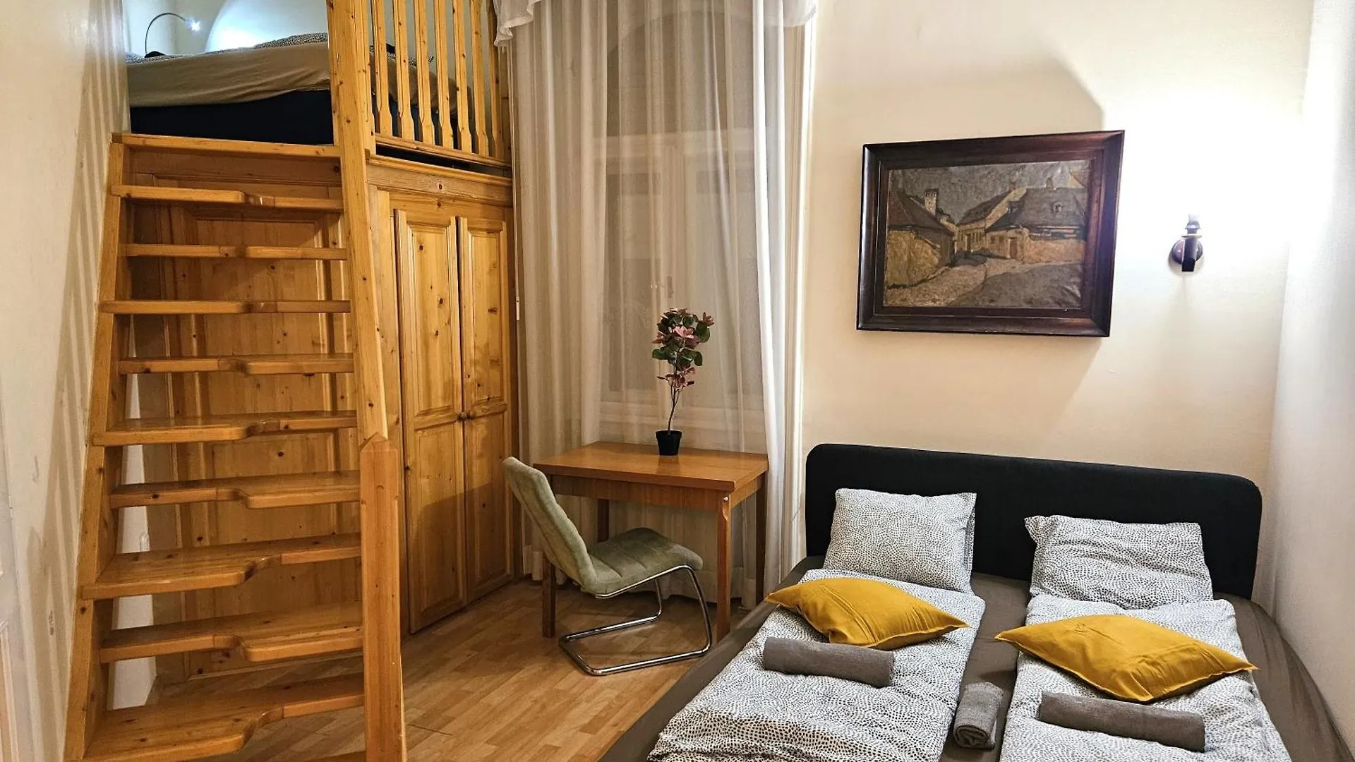 Cozy Apartment And Rooms Near Kalvin Square Budapest 0*,  Hungary