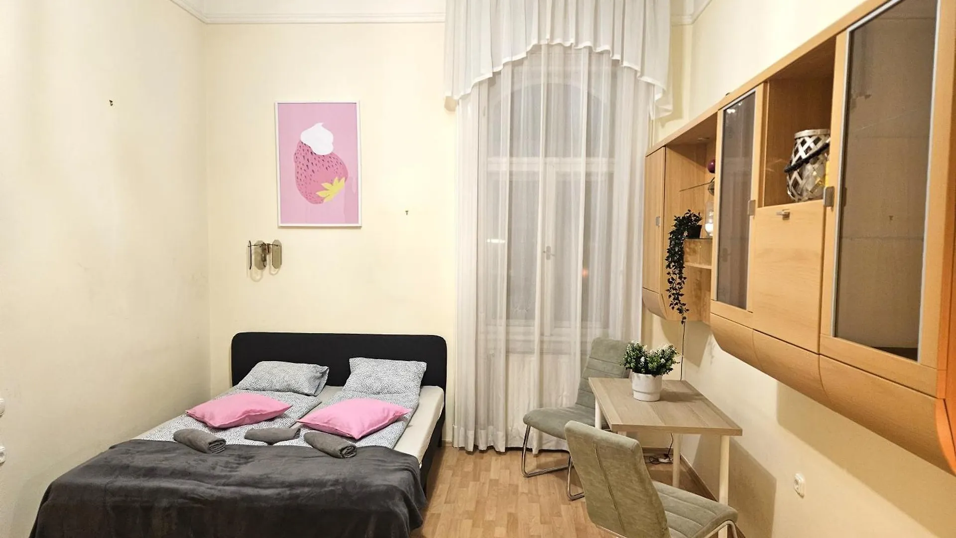 Cozy Apartment And Rooms Near Kalvin Square Budapest Hungary