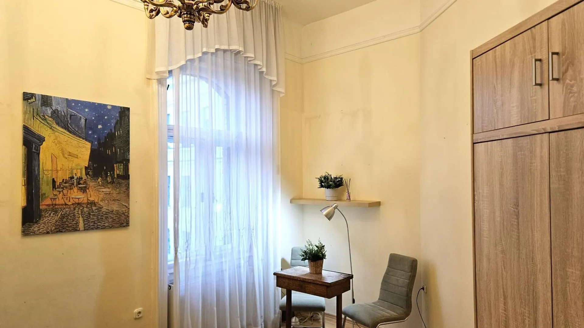 Cozy Apartment And Rooms Near Kalvin Square Budapest Hungary