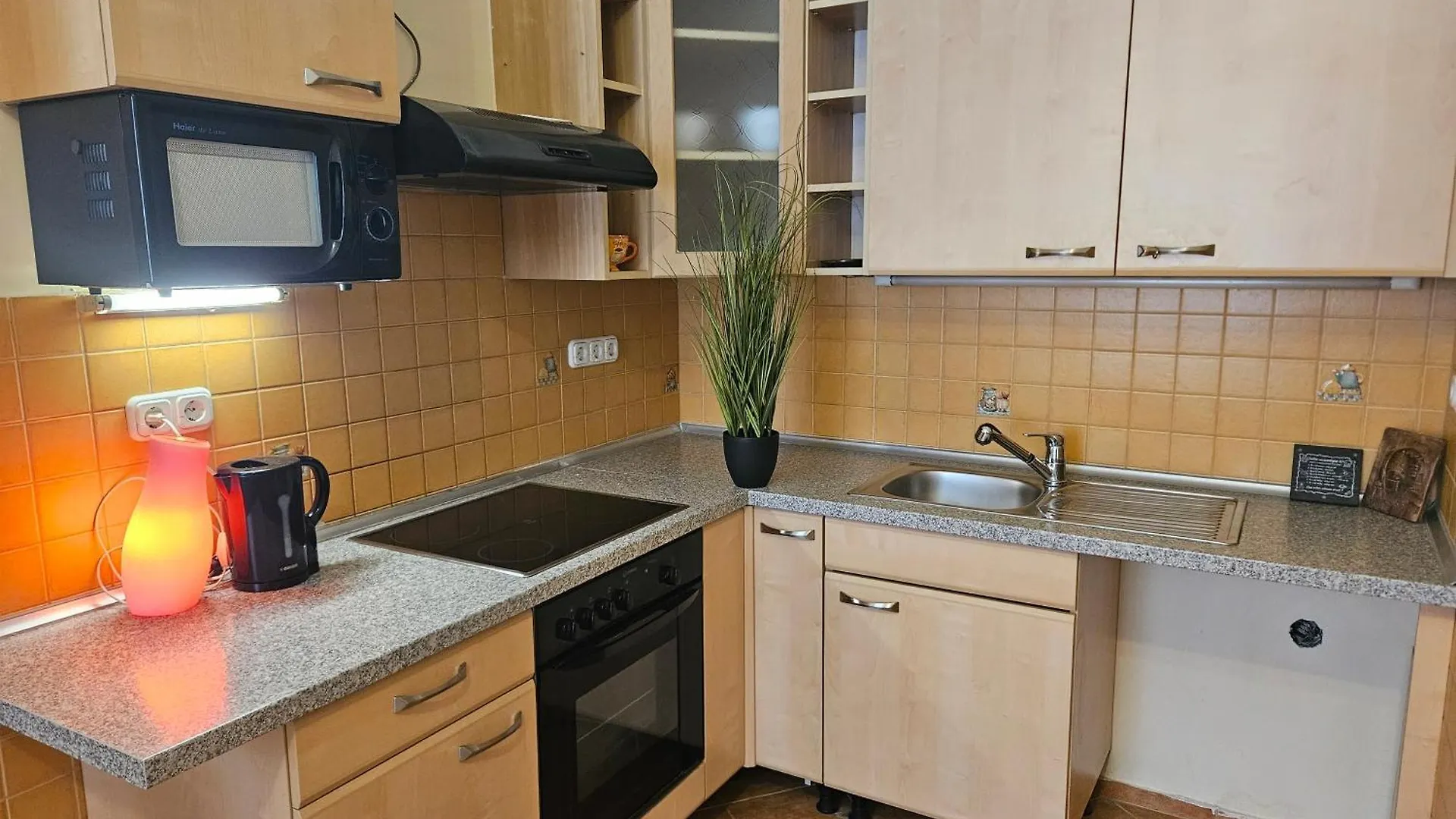 Cozy Apartment And Rooms Near Kalvin Square Budapest