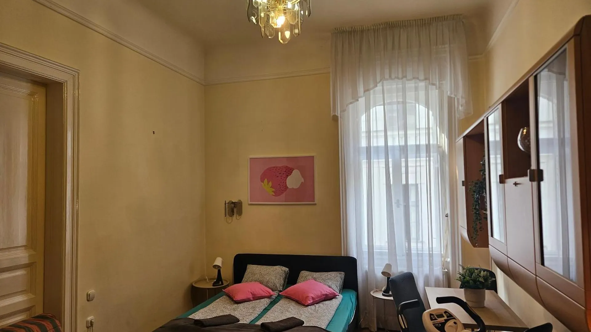 Cozy Apartment And Rooms Near Kalvin Square Budapest 0*,  Hungary