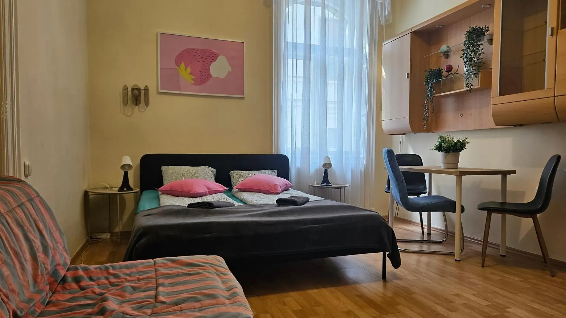 Cozy Apartment And Rooms Near Kalvin Square Budapest