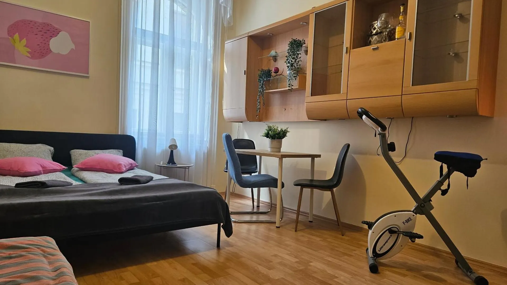 Cozy Apartment And Rooms Near Kalvin Square Budapest Hungary