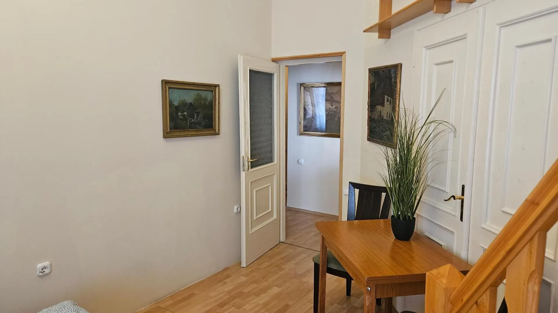 Cozy Apartment And Rooms Near Kalvin Square Budapest Hungary